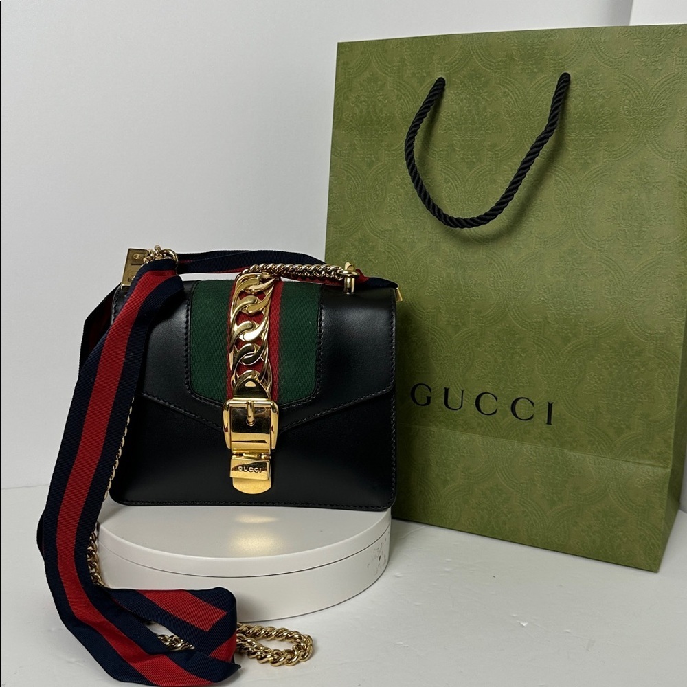 💯Authentic Gucci Sylvie small shoulder bag in black leather🍀 - Picture 13 of 15
